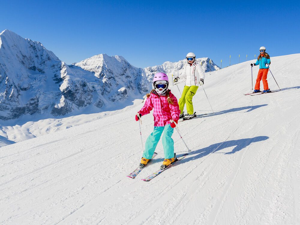Photo of family skiing: When is the best time to ski in Utah?